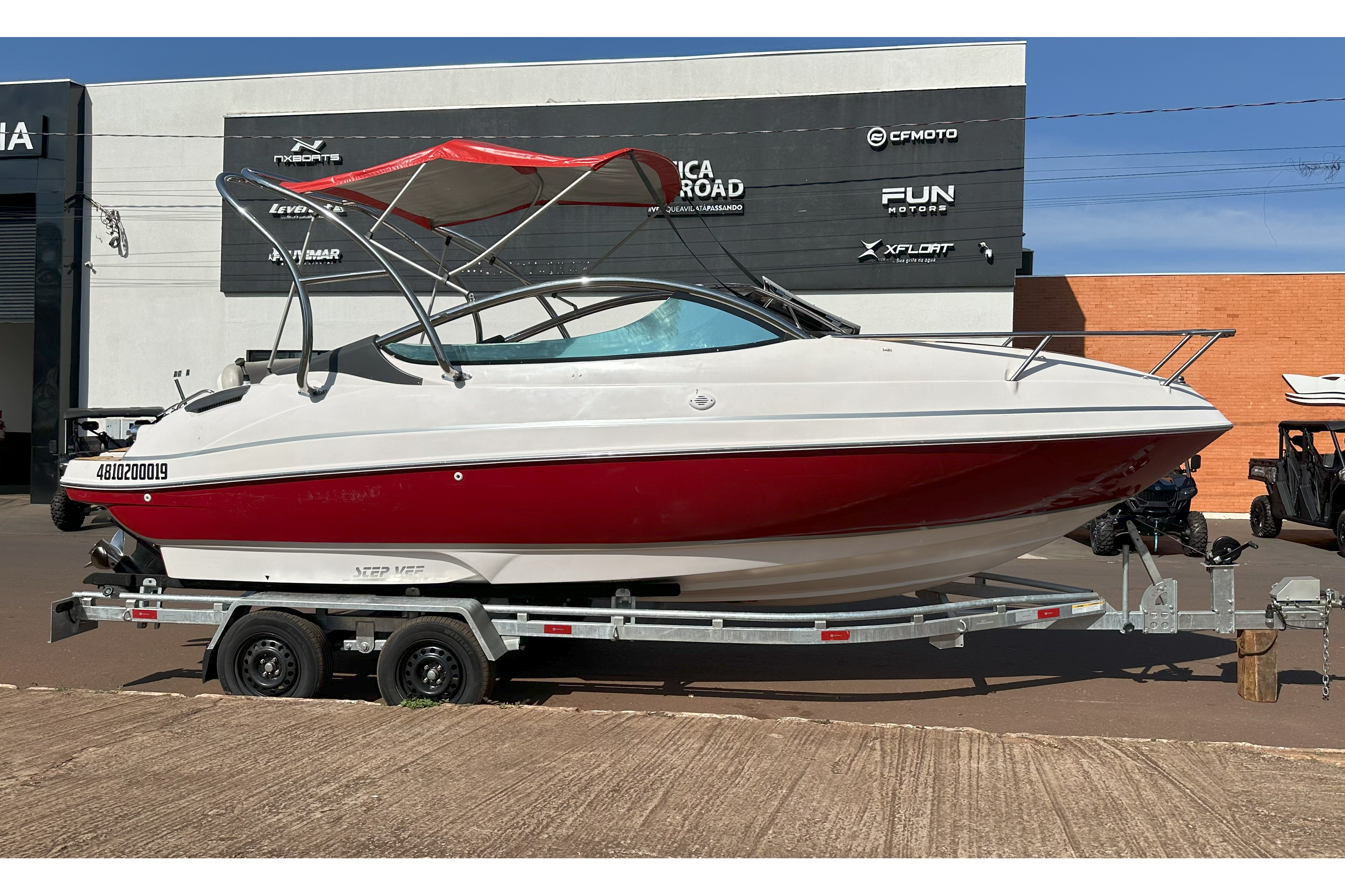 Focker 230 - Motor Mercruiser 220 HP Rabeta Alpha